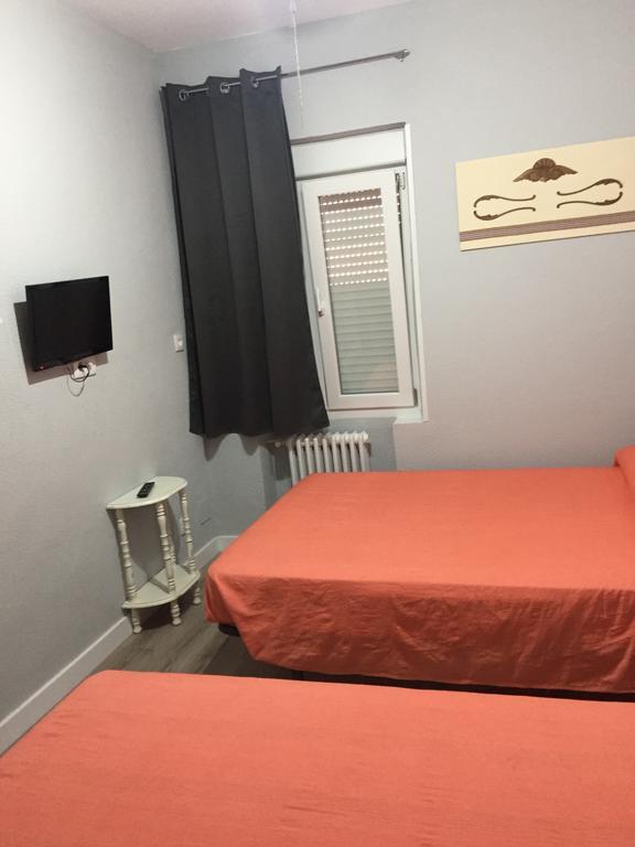 Hostal Rosales 阿兰达德杜洛 外观 照片
